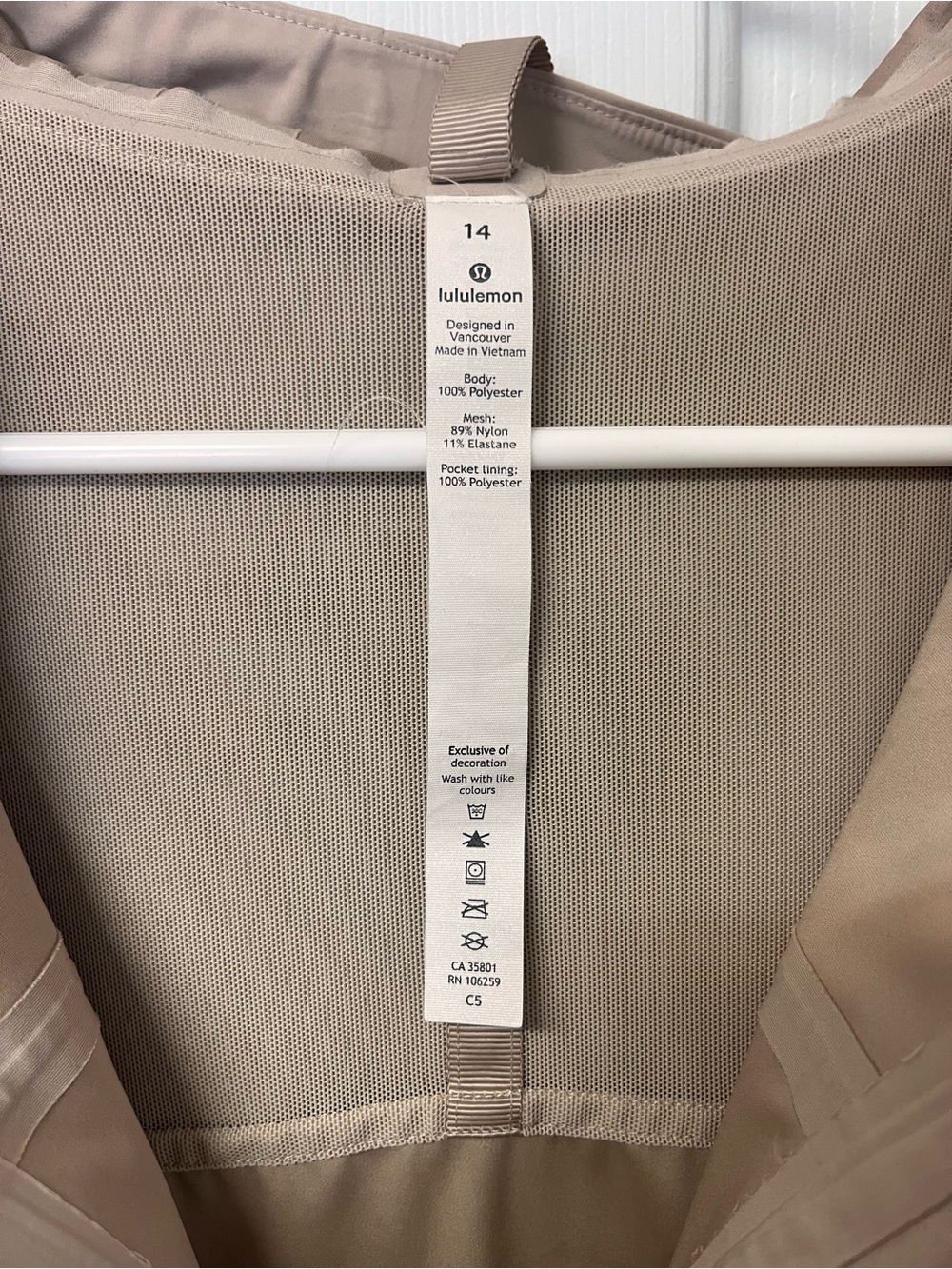 lululemon athletica Women's Hooded Raincoat in Trench - Picture 3 of 16